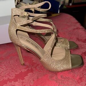 Beautiful brand new Dream Paris sparkly glittery high heels🤍(comes with box)